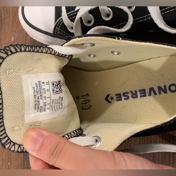 Black converse sneakers, size 5 - Picture 6 of 6